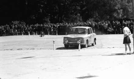 Franciszek Aromiński i Dominik Mydlarski – Renault 10.